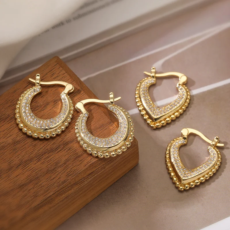 Fashionable Light Luxury Copper Plated 18K Gold Zircon Heart Earrings for Women, Niche Exquisite Temperament Geometric Ear Jewel
Fashionable Light Luxury Copper Plated 18K Gold Zircon Heart Earrings for Women, Niche Exquisite Temperament Geometric Ear Jewel