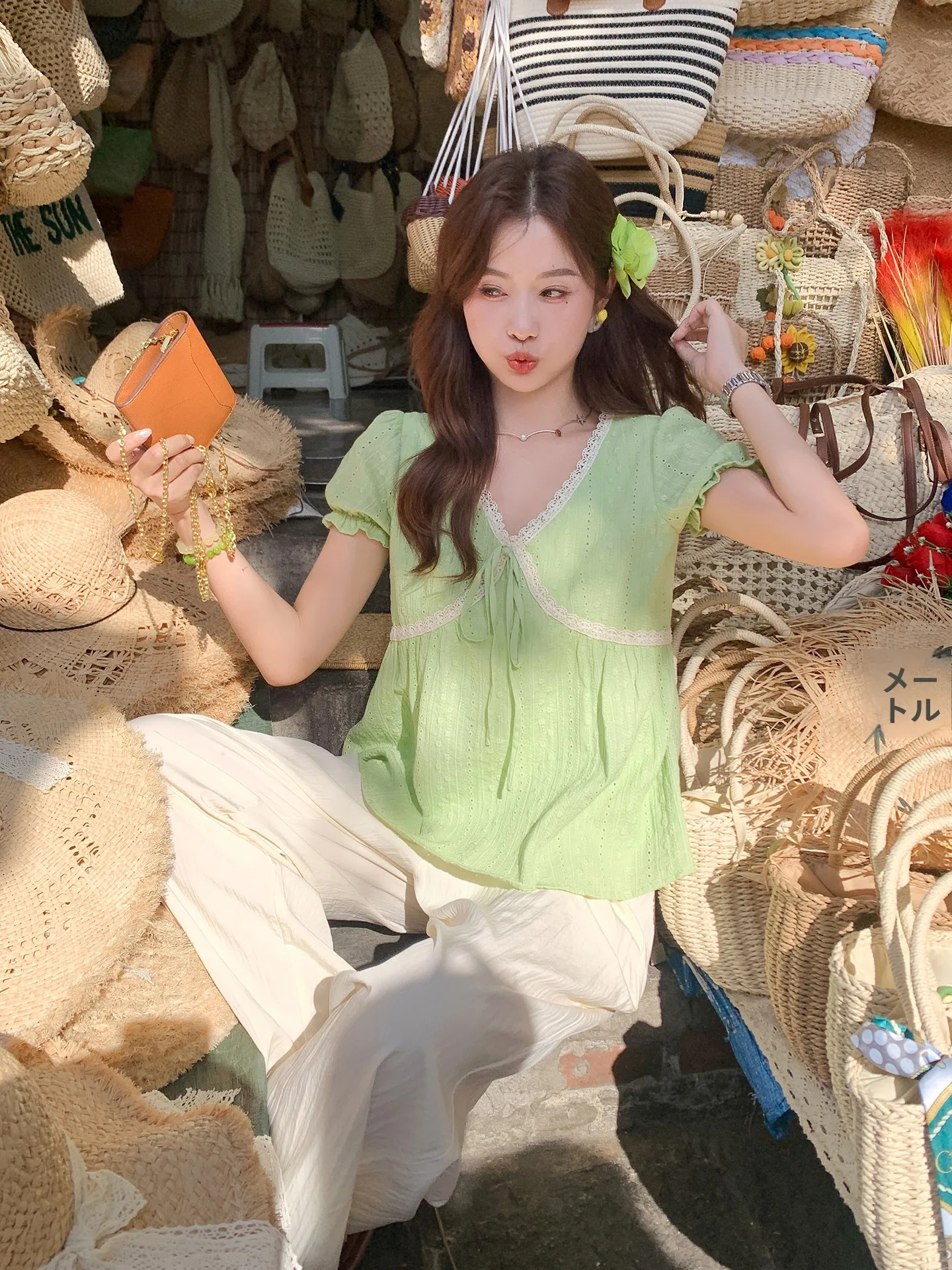 Loose Bubble Sleeve Shirt Women's Summer New Style Green Korean Style Top Breathable Short Sleeve V-neck Casual Shirt
Loose Bubble Sleeve Shirt Women's Summer New Style Green Korean Style Top Breathable Short Sleeve V-neck Casual Shirt