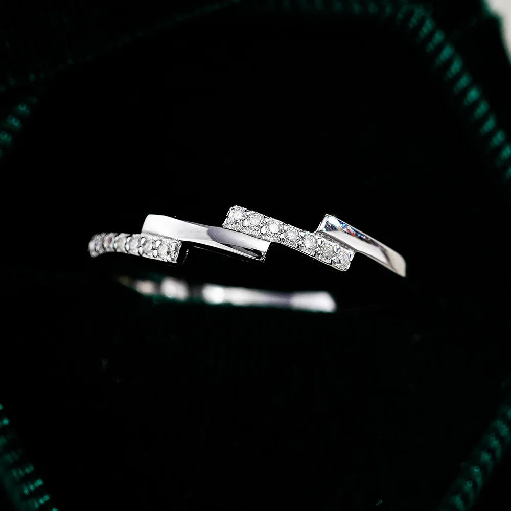 Hip hop asymmetrical Moissanite ring pure silver S925 women's jewelry gift for mother's holiday luxury gift
Hip hop asymmetrical Moissanite ring pure silver S925 women's jewelry gift for mother's holiday luxury gift