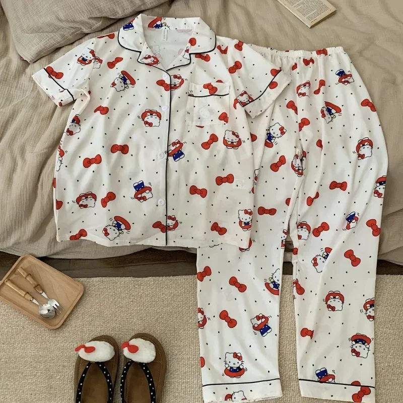 Новые женские пижамы Hello Kitty, белые шорты из трех частей с короткими рукавами, длинные брюки, милая летняя женская одежда Hello Kitty для дома
Новые женские пижамы Hello Kitty, белые шорты из трех частей с короткими рукавами, длинные брюки, милая летняя женская одежда Hello Kitty для дома