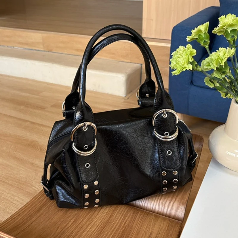 Женская сумка-тоут на плечо из искусственной кожи, большая вместимость, в стиле ретро, для мотоциклисток, хит продаж
Женская сумка-тоут на плечо из искусственной кожи, большая вместимость, в стиле ретро, для мотоциклисток, хит продаж