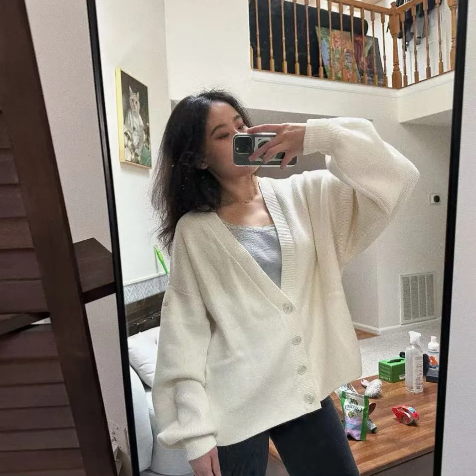High Quality White Casual Knitted Long Sleeve Open Cardigan Loose Sweater Women Autumn Winter V Neck Outerwear Polyester Fiber
High Quality White Casual Knitted Long Sleeve Open Cardigan Loose Sweater Women Autumn Winter V Neck Outerwear Polyester Fiber