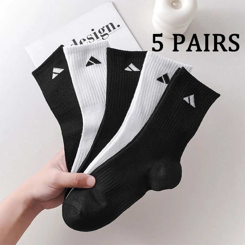 black and white patterned mid length socks suitable for both men and women comfortable and unisex sports socks
black and white patterned mid length socks suitable for both men and women comfortable and unisex sports socks
