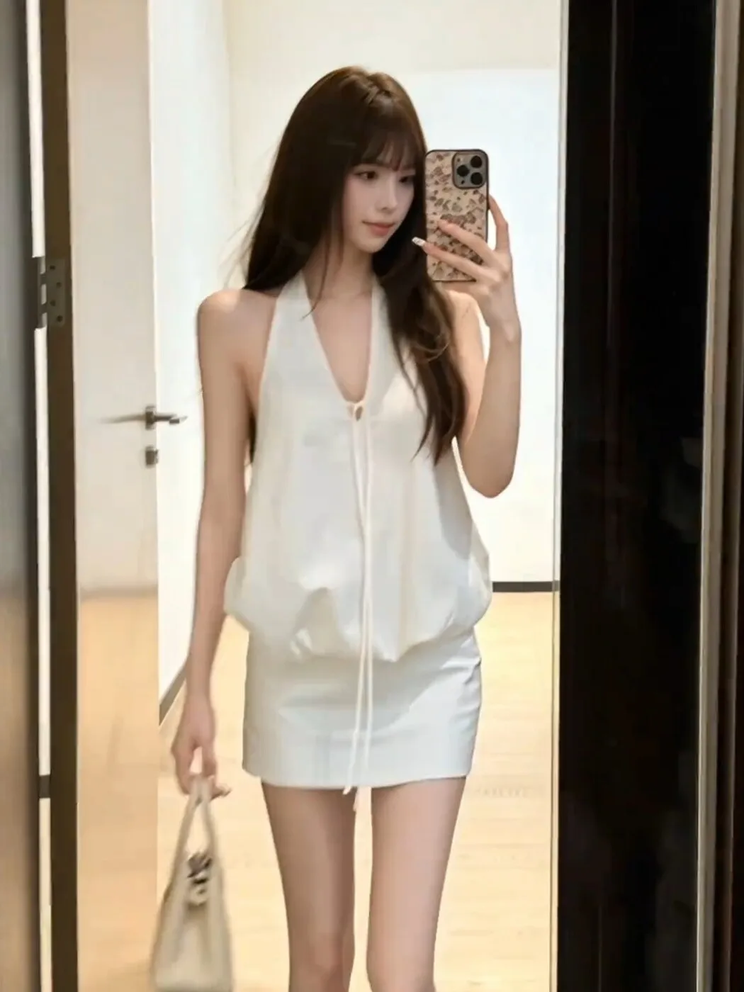 Korean Style Hot Girl White Flower Bud Hanging Neck Vest Women's Summer Waist Cinching Back Top Half Skirt Two Piece Set
Korean Style Hot Girl White Flower Bud Hanging Neck Vest Women's Summer Waist Cinching Back Top Half Skirt Two Piece Set