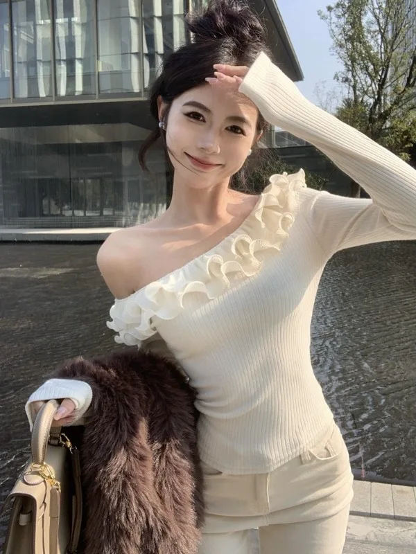 Women's Slim Fit Knitted Top with Ruffle Shoulder Splice Autumn Winter New Style Gentle Atmosphere Inner Wear T-Shirt
Women's Slim Fit Knitted Top with Ruffle Shoulder Splice Autumn Winter New Style Gentle Atmosphere Inner Wear T-Shirt