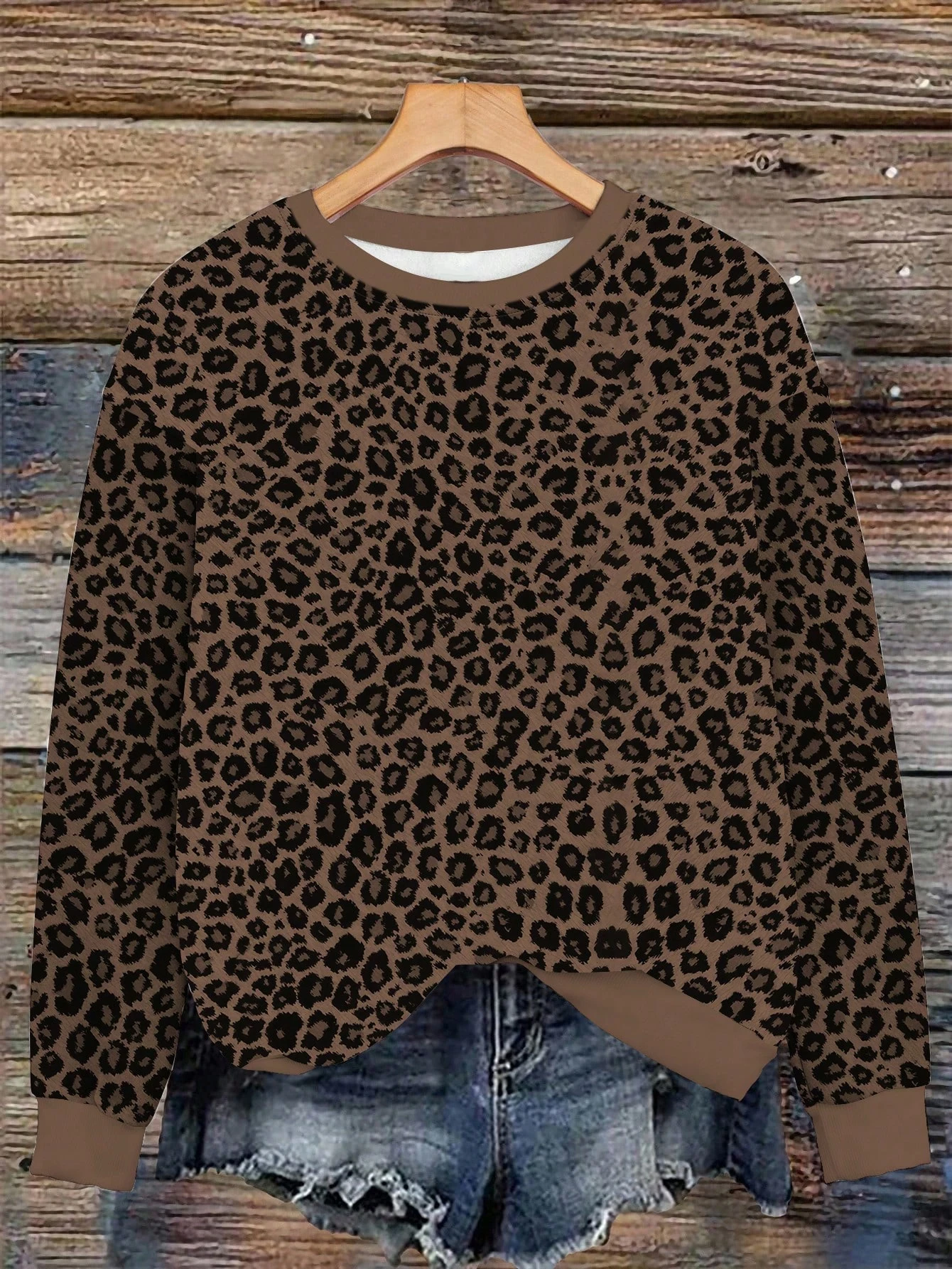 Женская толстовка с леопардовым принтом и круглым вырезом, осенне-зимняя женская толстовка, удобная и модная женская толстовка
Женская толстовка с леопардовым принтом и круглым вырезом, осенне-зимняя женская толстовка, удобная и модная женская толстовка