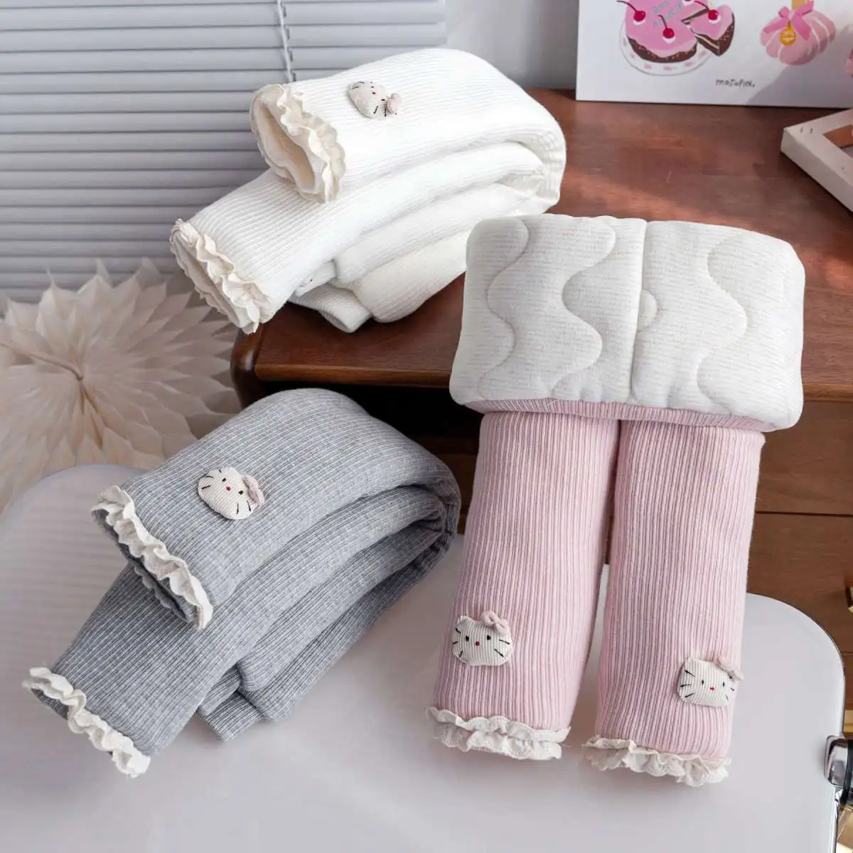 Children's cotton padded thick leggings autumn and winter new slim fit girl baby plush pants 
Children's cotton padded thick leggings autumn and winter new slim fit girl baby plush pants
