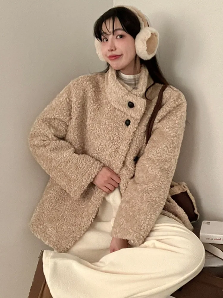 Женская свободная куртка из овечьего меха с воротником-стойкой, в стиле ретро, цветная, зимняя, новинка, хлопковое пальто
Женская свободная куртка из овечьего меха с воротником-стойкой, в стиле ретро, цветная, зимняя, новинка, хлопковое пальто