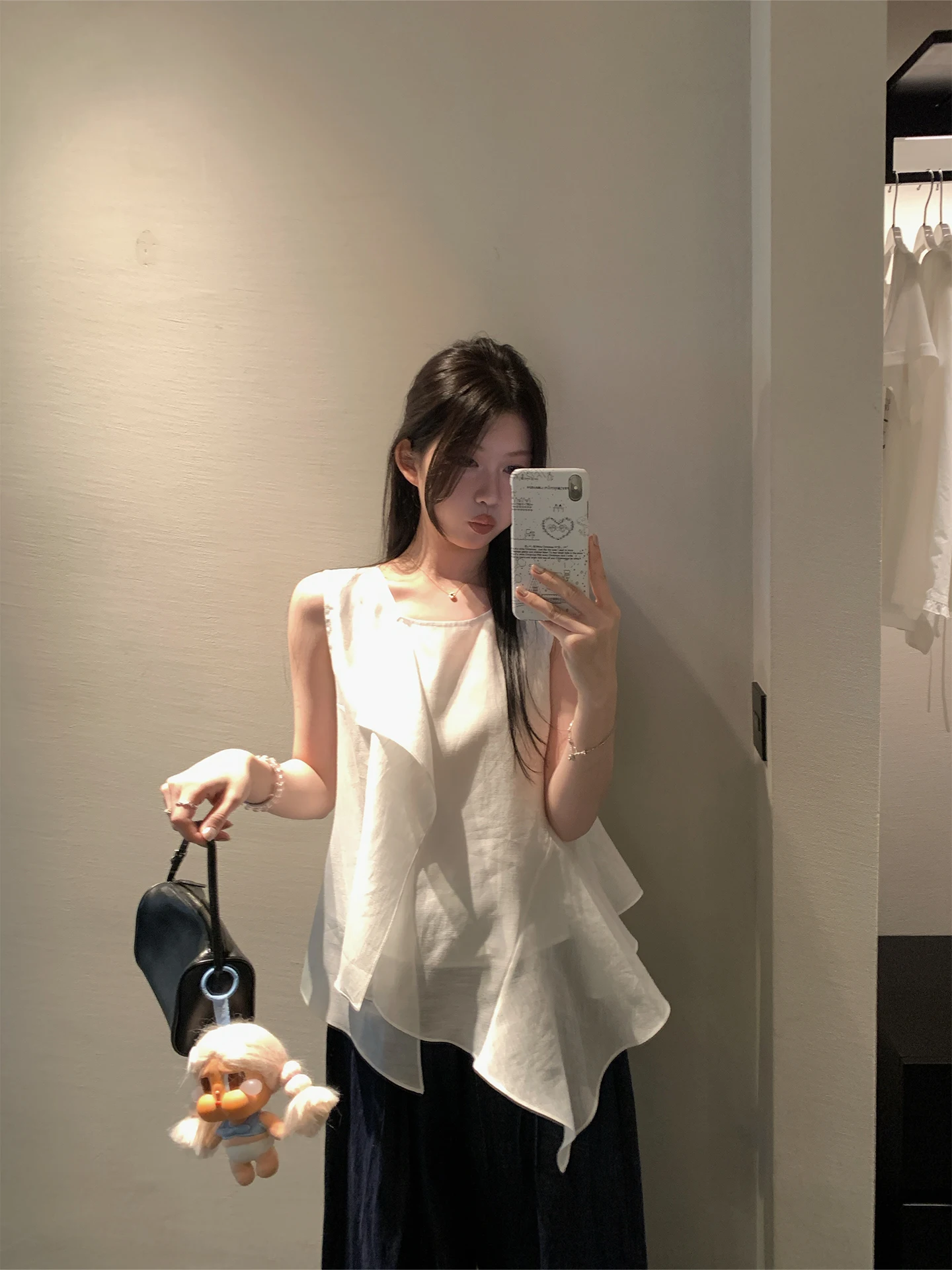 Summer Women's Sleeveless Top Asymmetrical Hem V-Neck Lyocell Fabric Lotus Leaf Vest Regular Fit Daily Wear
Summer Women's Sleeveless Top Asymmetrical Hem V-Neck Lyocell Fabric Lotus Leaf Vest Regular Fit Daily Wear