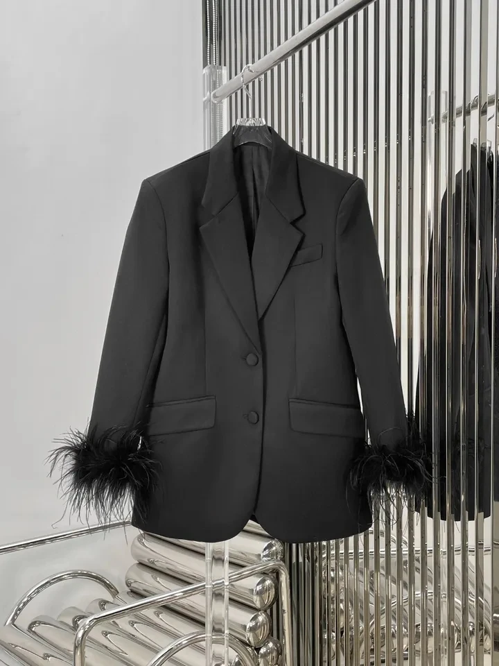 2024SS Spring Luxury fashion Women High Quality Feathers Casual Blazer Female Chic Coat Outerwear
2024SS Spring Luxury fashion Women High Quality Feathers Casual Blazer Female Chic Coat Outerwear