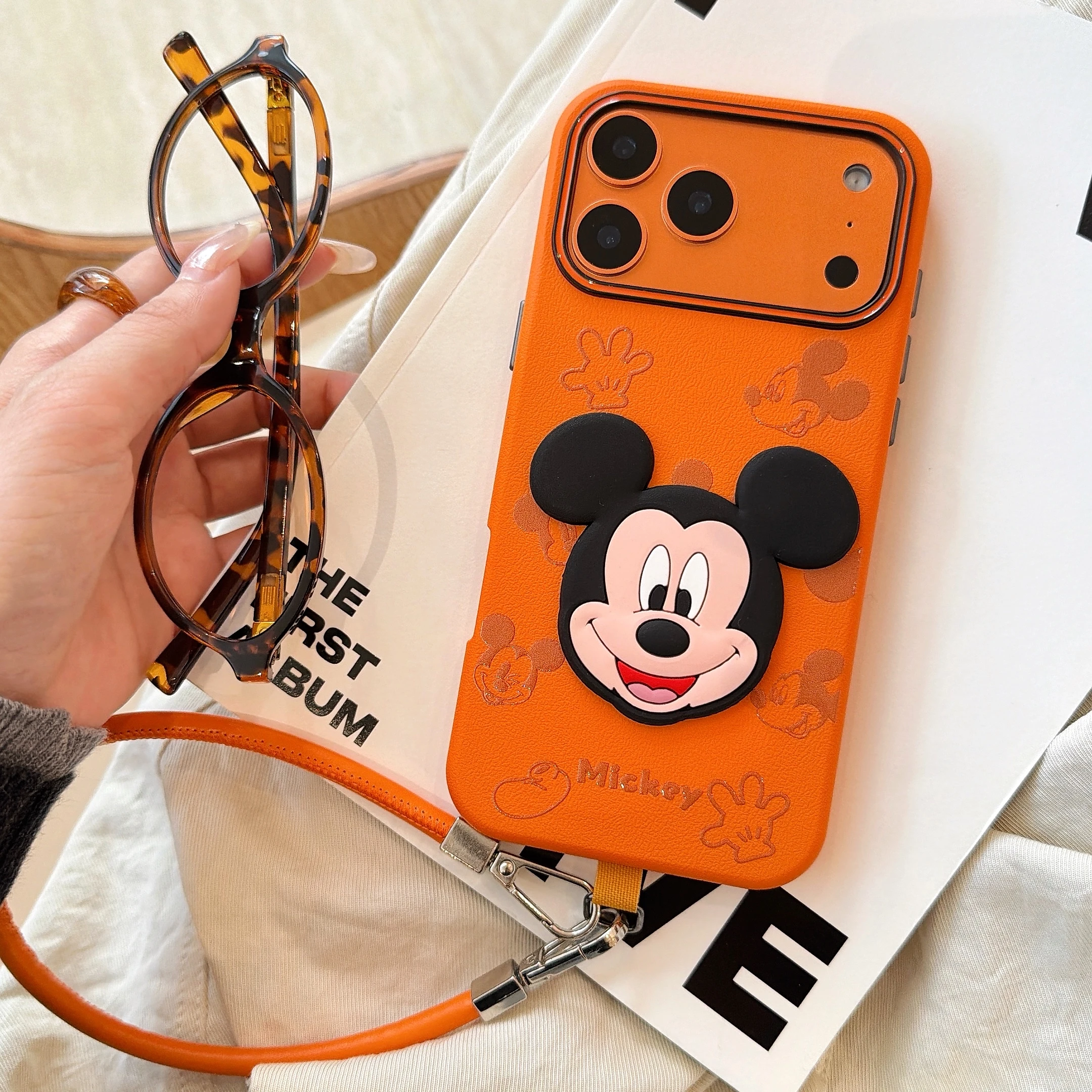 Чехол для телефона Disney Mickey Milin с мультяшным рисунком и ремешком для iPhone 17 16 15 14 13 12 11 Pro Max, ударопрочный защитный чехол
Чехол для телефона Disney Mickey Milin с мультяшным рисунком и ремешком для iPhone 17 16 15 14 13 12 11 Pro Max, ударопрочный защитный чехол
