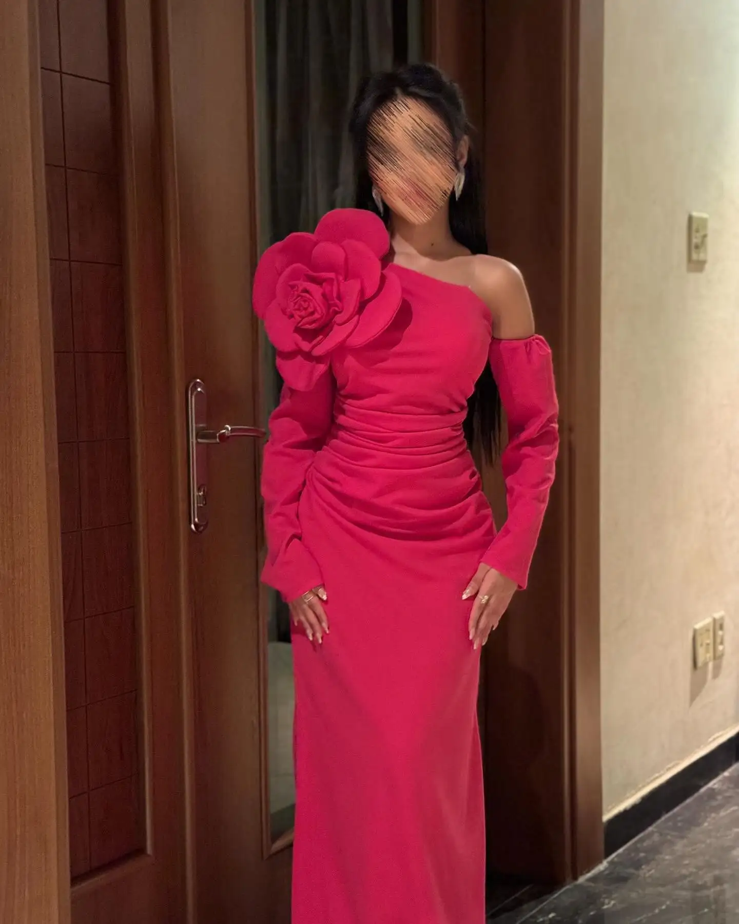 Customized Graceful Off the Shoulder Flowers Evening Dresses Temperament Long Sleeves Pleats Vestido De Festa Vestido De Noche
Customized Graceful Off the Shoulder Flowers Evening Dresses Temperament Long Sleeves Pleats Vestido De Festa Vestido De Noche