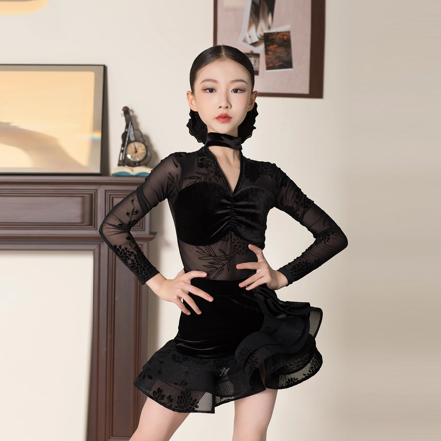 2025 Новые костюмы для латинских танцев для девочек, черные сетчатые топы с v-образным вырезом, костюм с разрезом, чача, румба, танго, одежда для латинских танцев XH3534
2025 Новые костюмы для латинских танцев для девочек, черные сетчатые топы с v-образным вырезом, костюм с разрезом, чача, румба, танго, одежда для латинских танцев XH3534