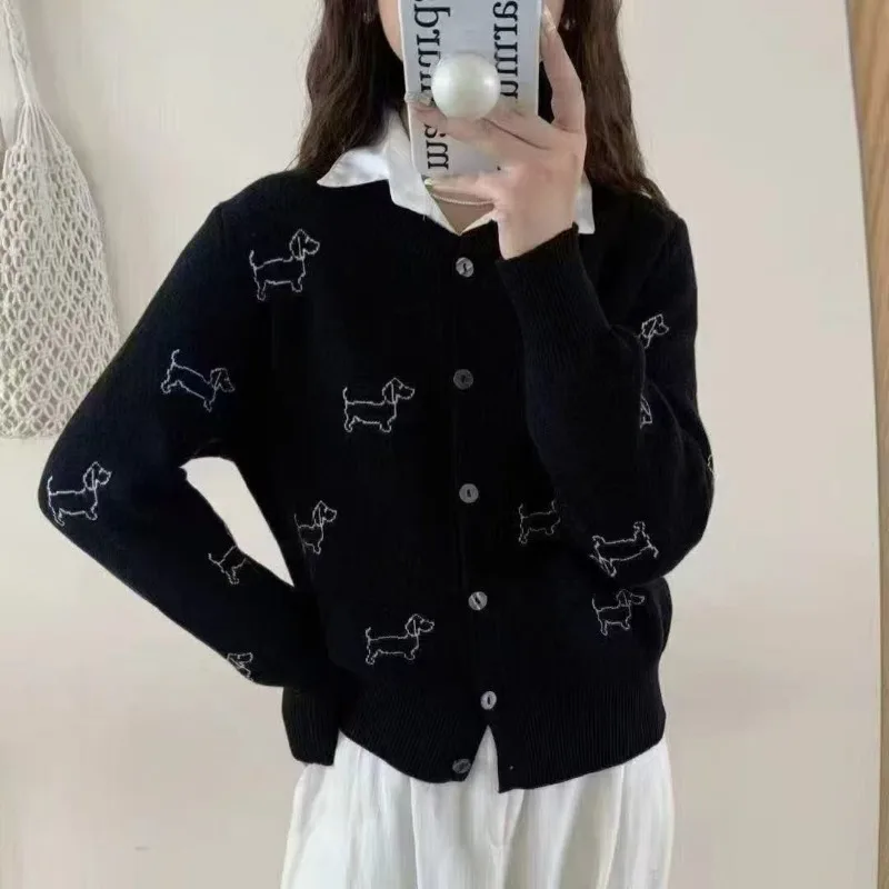 Women's Winter Autumn Tops Cardigan Sweater Knitted Embroidery Long Sleeve Comfortable Thin Simple New Soft Versatile Slim Niche
Women's Winter Autumn Tops Cardigan Sweater Knitted Embroidery Long Sleeve Comfortable Thin Simple New Soft Versatile Slim Niche