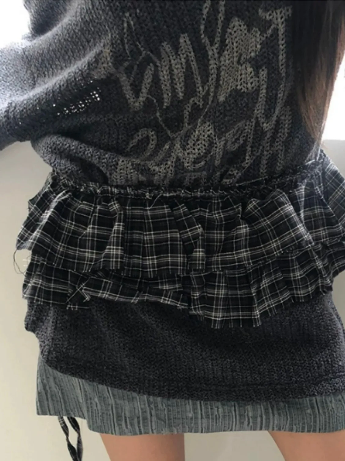 Шикарная многослойная короткая юбка женская в стиле ретро, плиссированная, в клетку, с кружевной отделкой, с поясом, А-силуэт, приталенная, весна 2026
Шикарная многослойная короткая юбка женская в стиле ретро, плиссированная, в клетку, с кружевной отделкой, с поясом, А-силуэт, приталенная, весна 2026