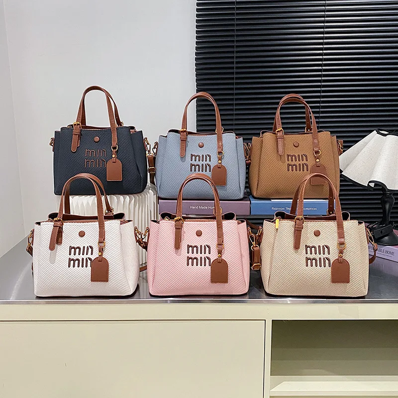 Сумка-тоут Chic Market 2025 года, женская роскошная сумка через плечо, через плечо «день-ночь», повседневная сумка-слинг, минималистичная кожаная сумка
Сумка-тоут Chic Market 2025 года, женская роскошная сумка через плечо, через плечо «день-ночь», повседневная сумка-слинг, минималистичная кожаная сумка