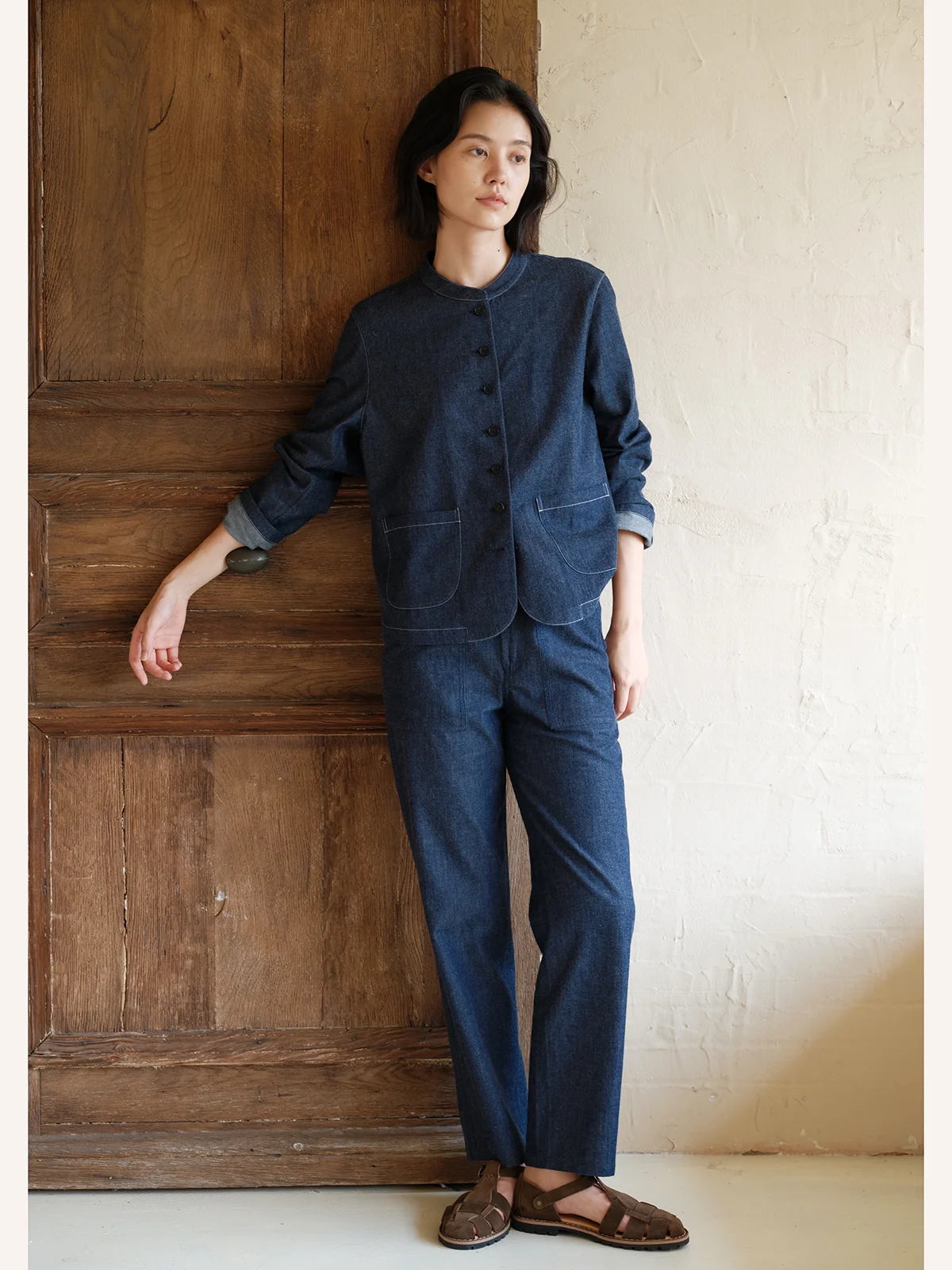 Легкие джинсовые брюки из чистого хлопка с прямым кроем для женщин, осенняя модная коллекция, простой стиль, свободный крой
Легкие джинсовые брюки из чистого хлопка с прямым кроем для женщин, осенняя модная коллекция, простой стиль, свободный крой