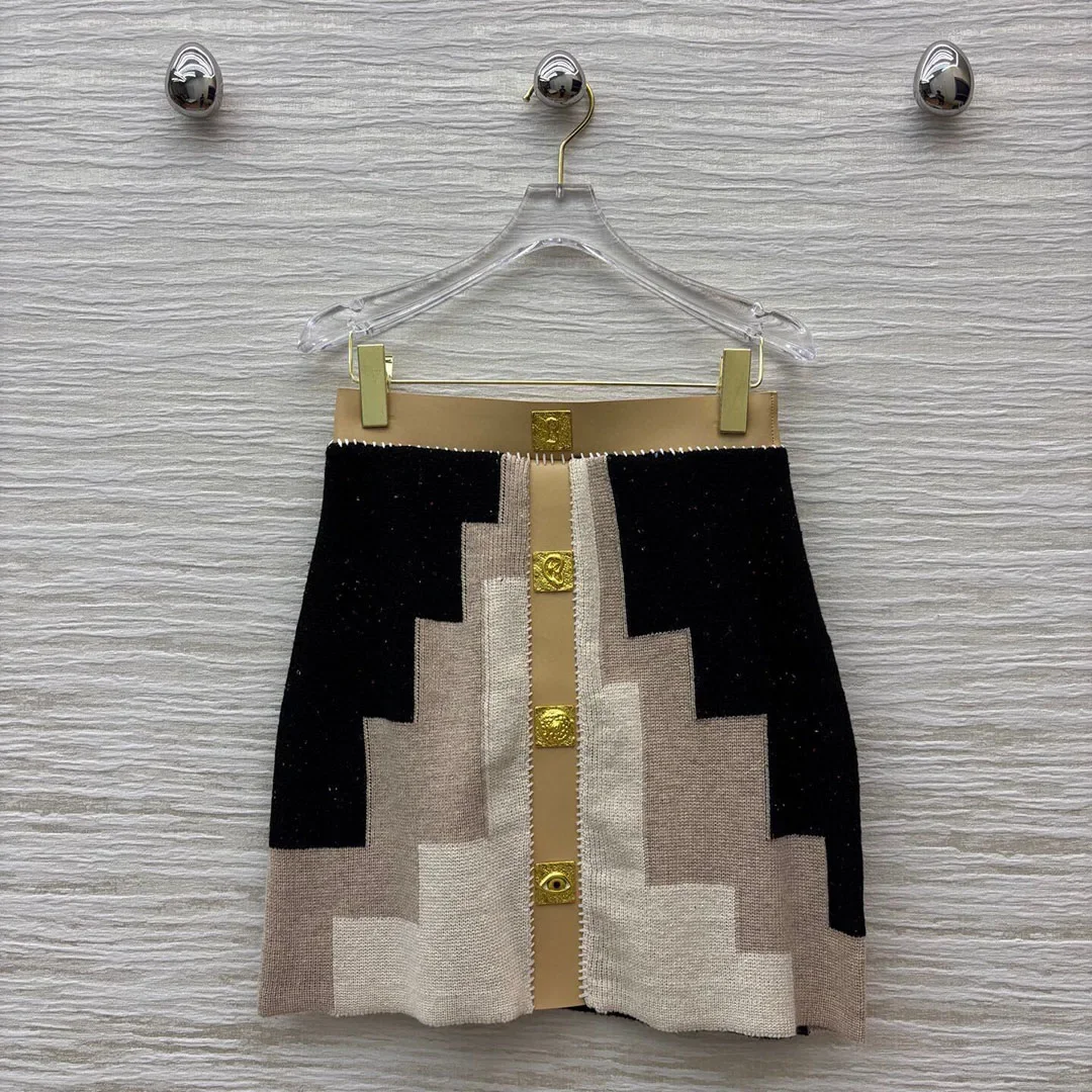 2025 New Fall Winter Vintage Geometric Pattern Knitted Skirts Womens High Waist Patchwork Leather Gold Button Elegant Lady Skirt 
2025 New Fall Winter Vintage Geometric Pattern Knitted Skirts Womens High Waist Patchwork Leather Gold Button Elegant Lady Skirt
