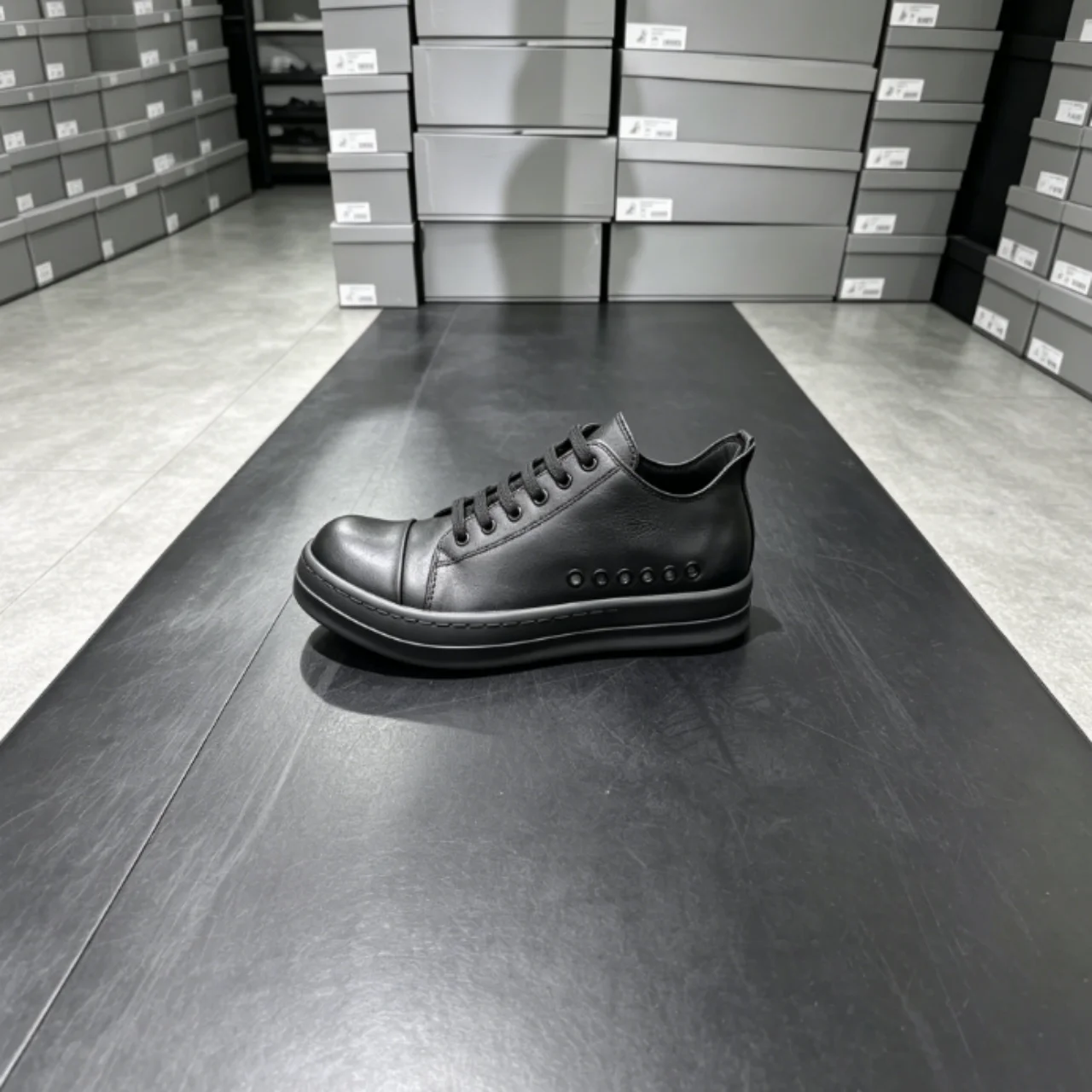 26ss Casual Shoes Men Full Black Leather Low Top Shoe Summer Thick Sole Streetwear Cowhide Ro Luxury Breathable Women Sneakers
26ss Casual Shoes Men Full Black Leather Low Top Shoe Summer Thick Sole Streetwear Cowhide Ro Luxury Breathable Women Sneakers