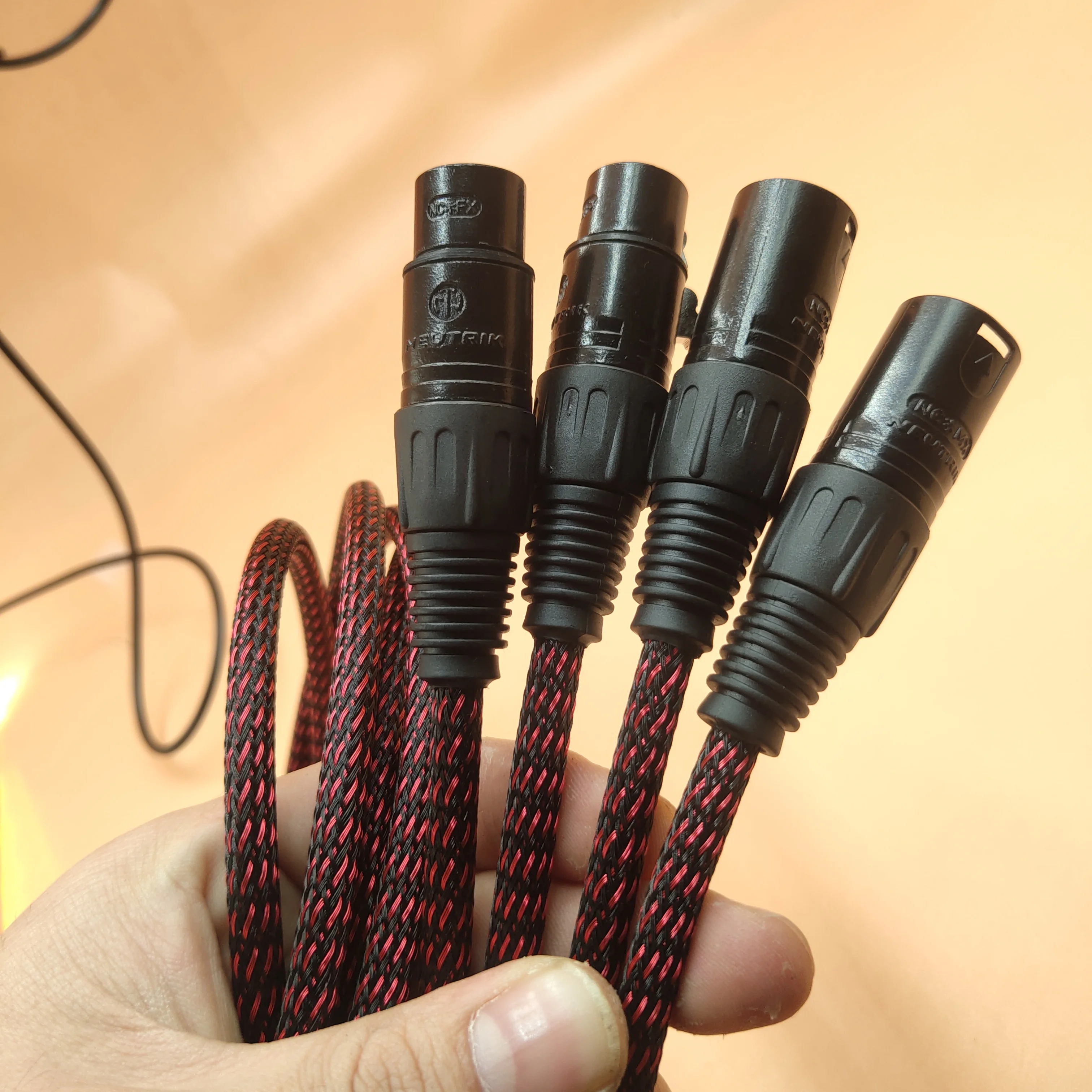 Original NEUTRIK XLR audio cable Stereo high purity 6N OFC gold-plated balance line for microphone mixer CD Amplifier
Original NEUTRIK XLR audio cable Stereo high purity 6N OFC gold-plated balance line for microphone mixer CD Amplifier