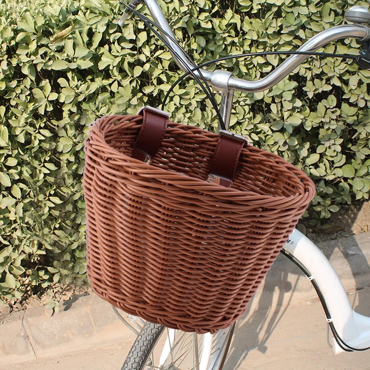 1Pcs Bike Basket Plastic Front Storage Basket Detachable Large Capacity Eco Friendly Cycling Accessory for Childrens
1Pcs Bike Basket Plastic Front Storage Basket Detachable Large Capacity Eco Friendly Cycling Accessory for Childrens