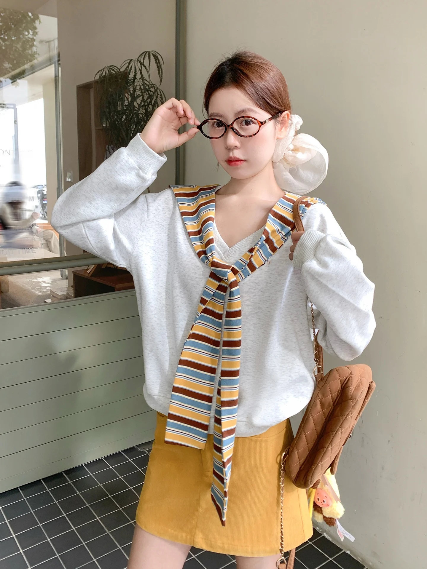 Zeng Xiao Salted ey V-Ne Hoodl Sweatirt Women's Loose Lazy Sle Top oulder Set Winter New Arrival Korean Sle
Zeng Xiao Salted ey V-Ne Hoodl Sweatirt Women's Loose Lazy Sle Top oulder Set Winter New Arrival Korean Sle