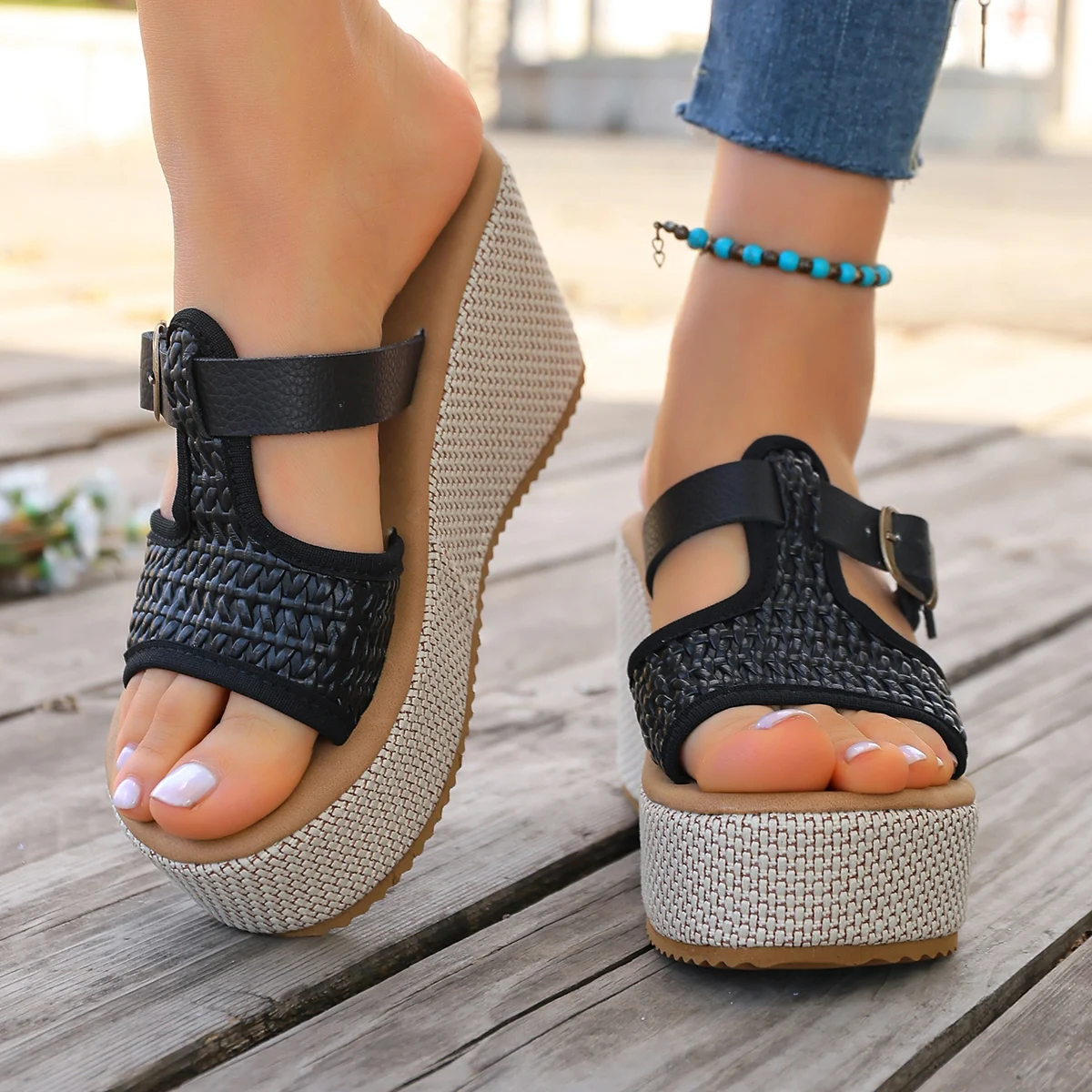 Новые летние элегантные повседневные тапочки с круглым носком на толстой подошве, модные и удобные женские туфли на высоком каблуке для банкетов
Новые летние элегантные повседневные тапочки с круглым носком на толстой подошве, модные и удобные женские туфли на высоком каблуке для банкетов