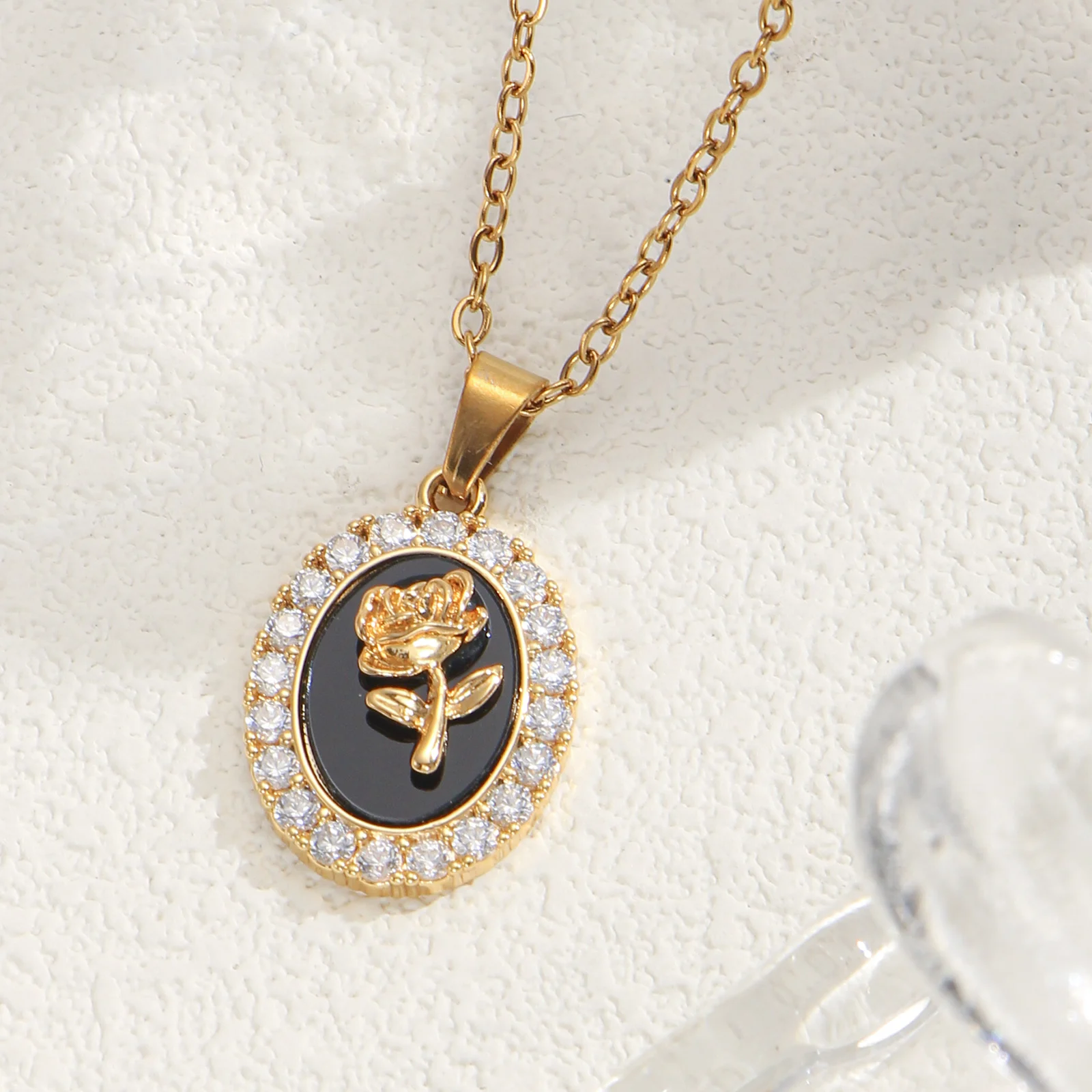 women fashion necklace 1pc golden chain black background rose zircon pendant retro light luxury versatile daily accessory
women fashion necklace 1pc golden chain black background rose zircon pendant retro light luxury versatile daily accessory