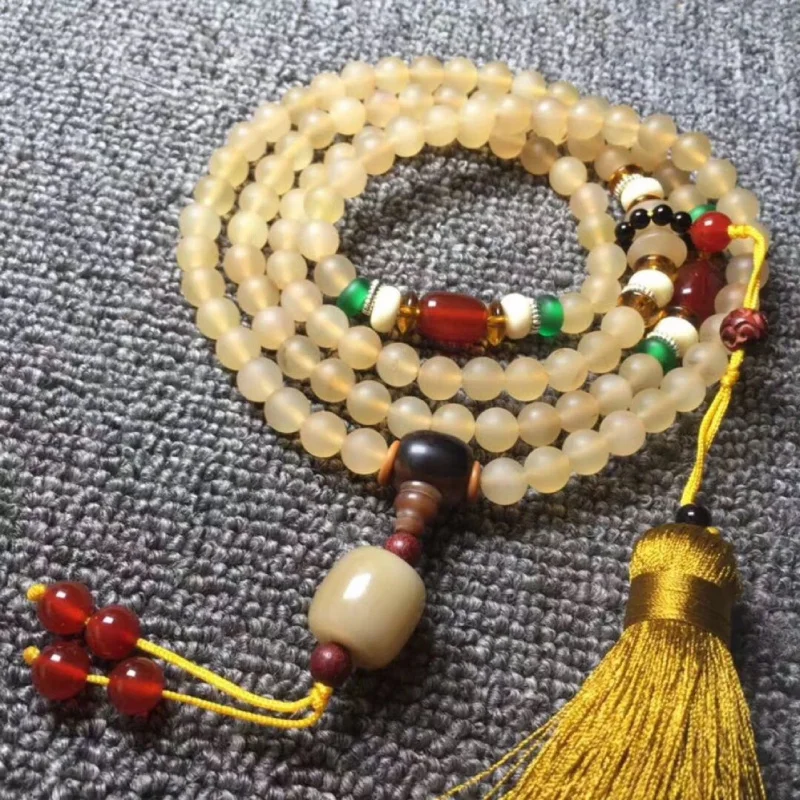 Natural goat ethnic style necklace, paired with red agate, glass spacers, cow horn connectors, and cloud pendants
Natural goat ethnic style necklace, paired with red agate, glass spacers, cow horn connectors, and cloud pendants