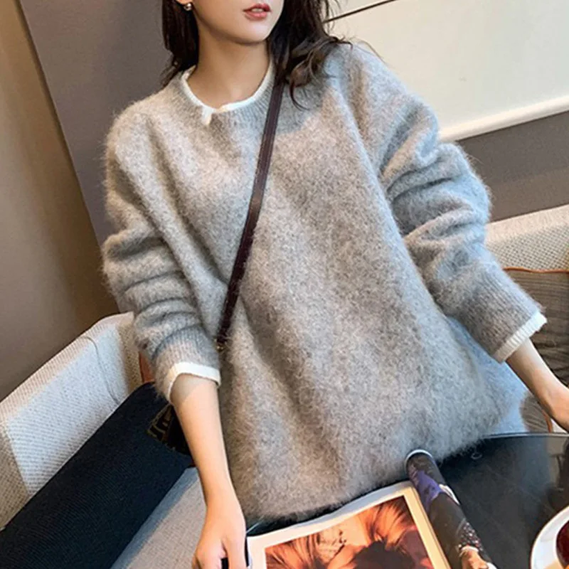 Pullover Loose and Casual Thick Fake Two Hong Kong Wind Solid Color Slit Sweater Women 2025 New Knitted Top
Pullover Loose and Casual Thick Fake Two Hong Kong Wind Solid Color Slit Sweater Women 2025 New Knitted Top