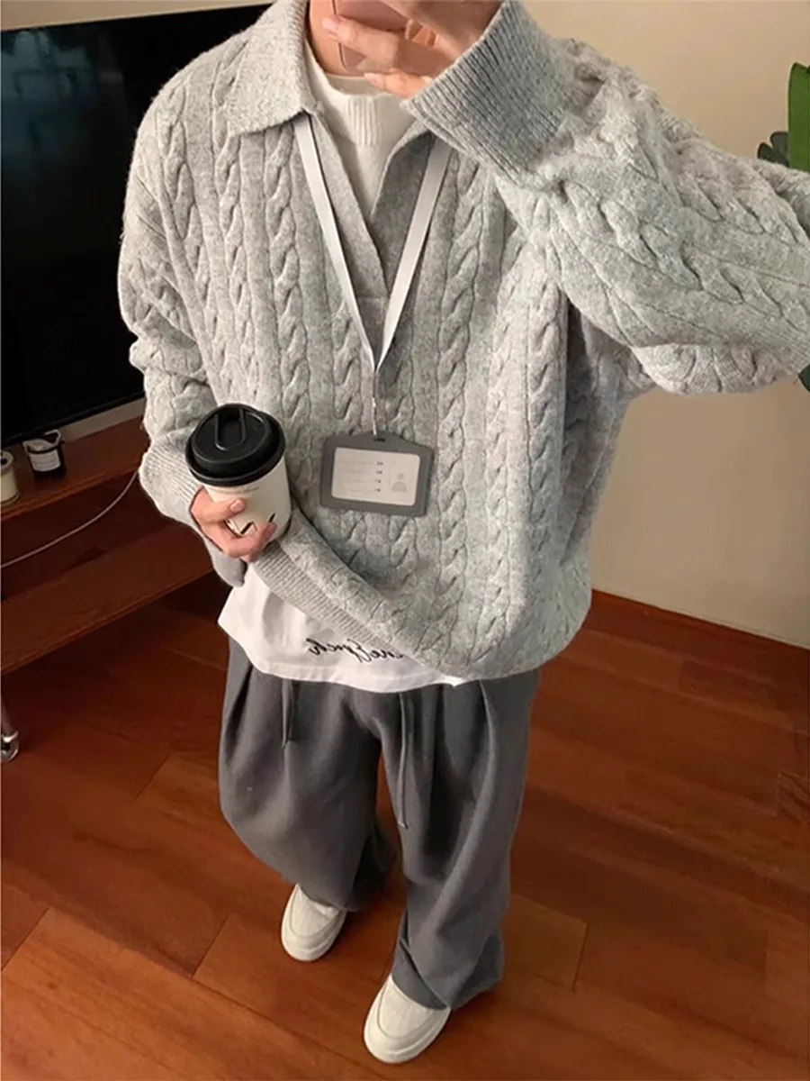 Мужской вязаный свитер с воротником, свободного кроя, в американском ретро-стиле, с узором «косы», новинка 2025 года, для зимы
Мужской вязаный свитер с воротником, свободного кроя, в американском ретро-стиле, с узором «косы», новинка 2025 года, для зимы