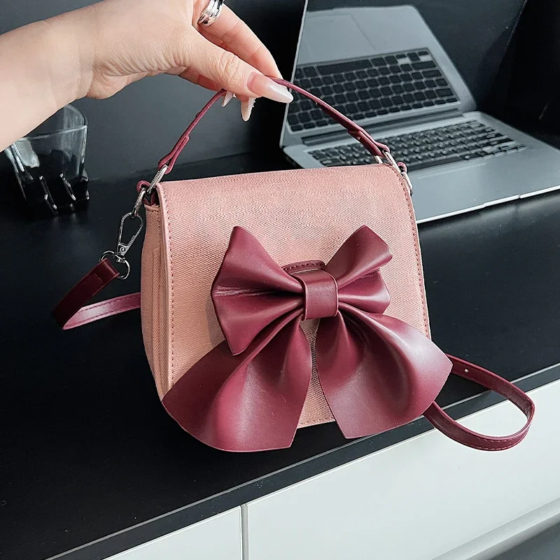 Fashionable Bow Clutch Bag For Women 2025 Korean Style New Mini Small Square Bag Trend Versatile Crossbody Phone Bag Handbag
Fashionable Bow Clutch Bag For Women 2025 Korean Style New Mini Small Square Bag Trend Versatile Crossbody Phone Bag Handbag
