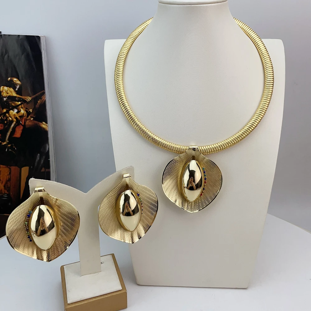 Fashion Italian Dubai Gold Plated Jewelry Set Simple Style Big Pendant Necklace Light Weight Jewelry Set for Woman FHK22598
Fashion Italian Dubai Gold Plated Jewelry Set Simple Style Big Pendant Necklace Light Weight Jewelry Set for Woman FHK22598