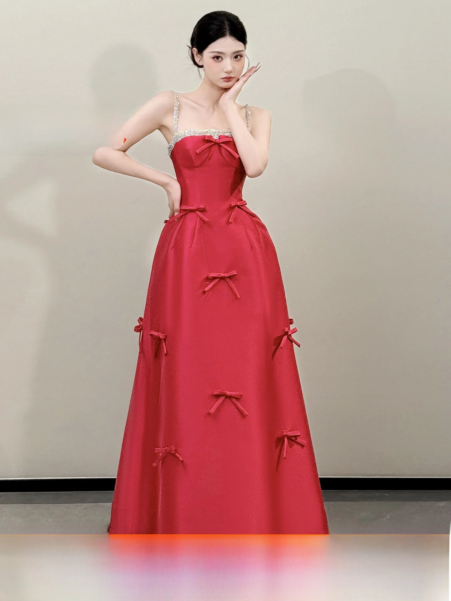 Red Satin Bridal Gown with Strap Back Home Visit Women's Style Wedding Dress with Knot Performance Long Skirt
Red Satin Bridal Gown with Strap Back Home Visit Women's Style Wedding Dress with Knot Performance Long Skirt