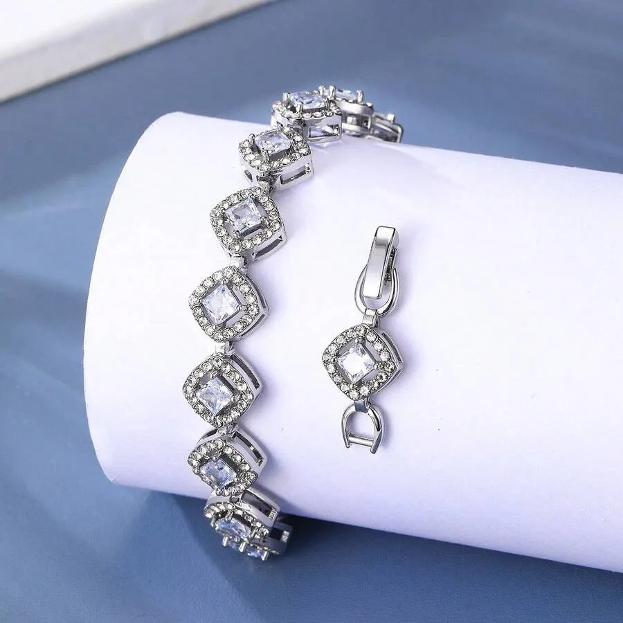 1 Piece Of Gold And Silver Rhombus-Shaped Bracelet, Simple, Fashionable, Light Luxury Style, Unique And Elegant Jewelry
1 Piece Of Gold And Silver Rhombus-Shaped Bracelet, Simple, Fashionable, Light Luxury Style, Unique And Elegant Jewelry