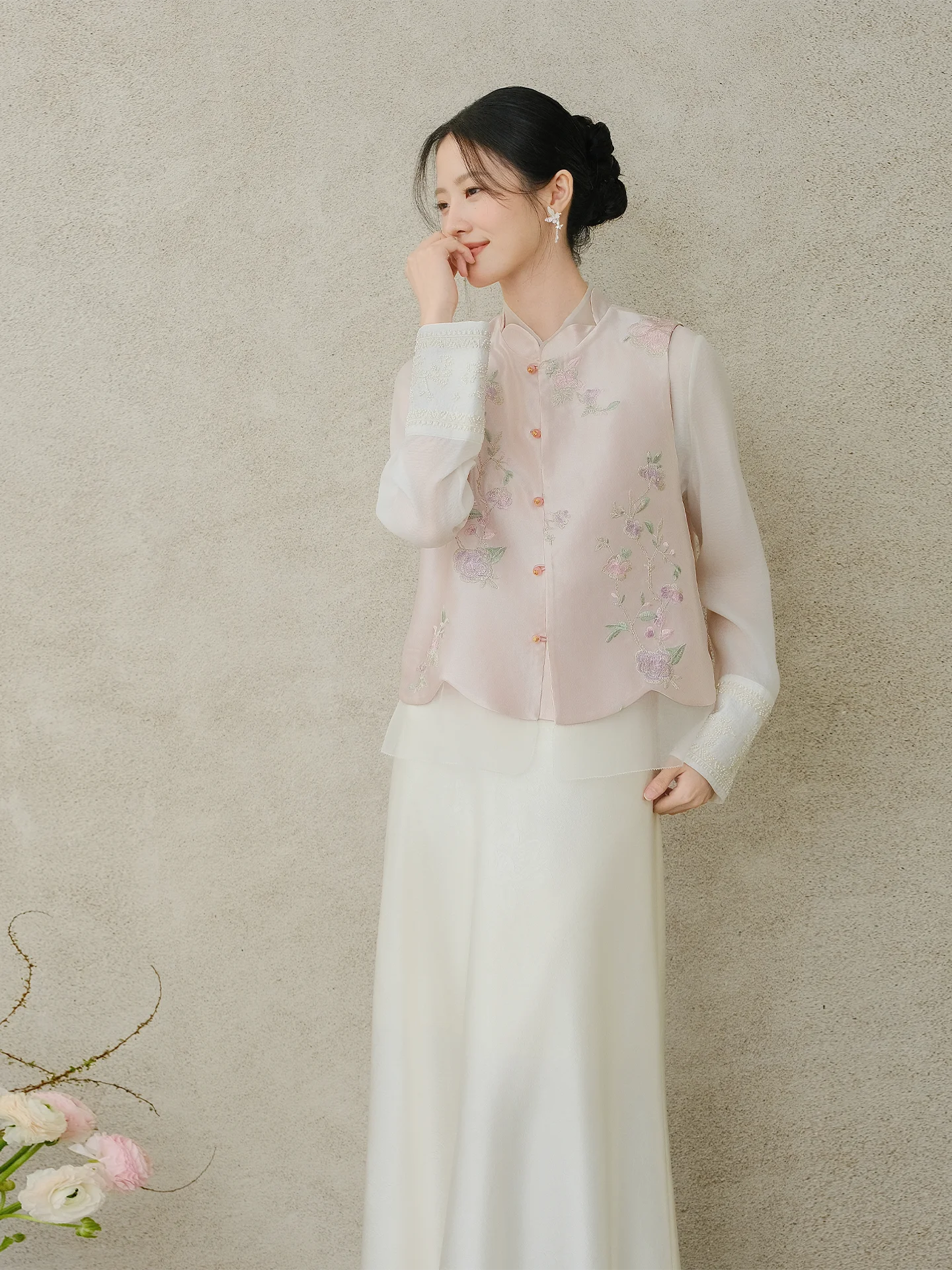 New Chinese Style Young Women's Embroidered Set Light Peony Pink Spring Loose Fit Long Sleeve round Neck Single Button Jacket
New Chinese Style Young Women's Embroidered Set Light Peony Pink Spring Loose Fit Long Sleeve round Neck Single Button Jacket