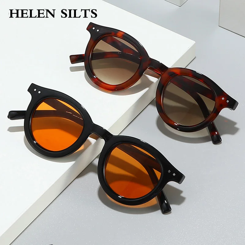 Vintage Oval Sunglasses UV400 Clear Ocean Gradient Lens Shades for Women Men Trending Rivet Detail Fashion Sun Glasses
Vintage Oval Sunglasses UV400 Clear Ocean Gradient Lens Shades for Women Men Trending Rivet Detail Fashion Sun Glasses