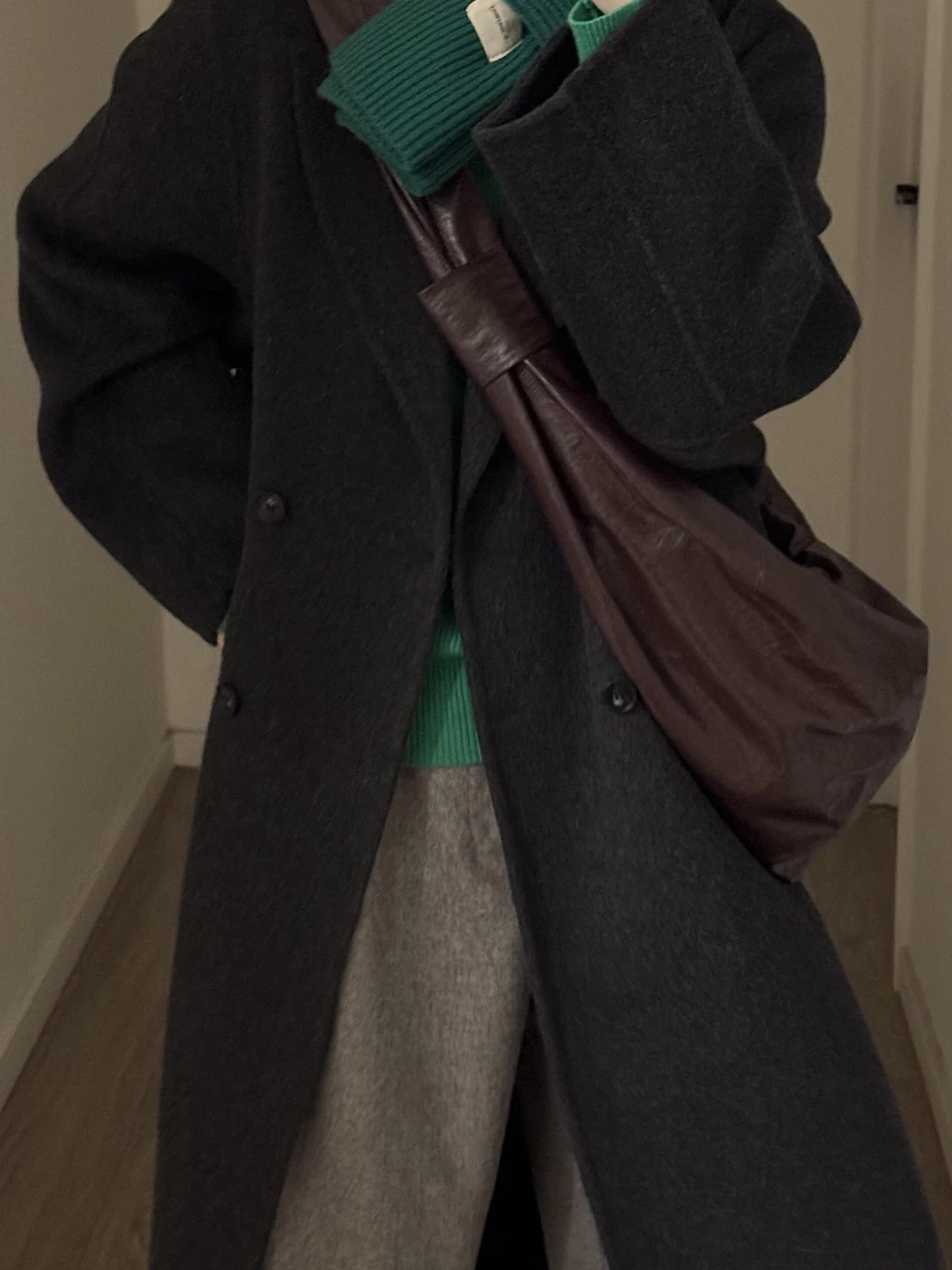 Женское двустороннее шерстяное пальто Deep ey, новинка осень-зима 2025, в стиле Хепберн, маленький размер, высококачественный шерстяной костюмный жакет
Женское двустороннее шерстяное пальто Deep ey, новинка осень-зима 2025, в стиле Хепберн, маленький размер, высококачественный шерстяной костюмный жакет