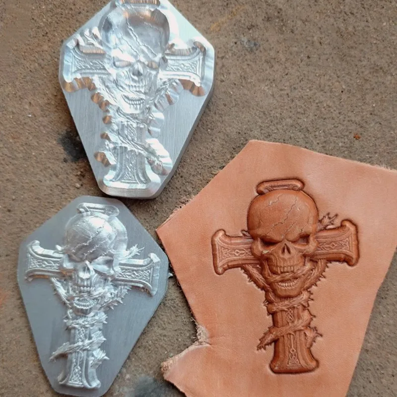 Готический черепный крест для тиснения кожи - средневековая 3D-форма для штампов для сумок в байкерском стиле и поделок в вегетари, алюминий для самолетов
Готический черепный крест для тиснения кожи - средневековая 3D-форма для штампов для сумок в байкерском стиле и поделок в вегетари, алюминий для самолетов