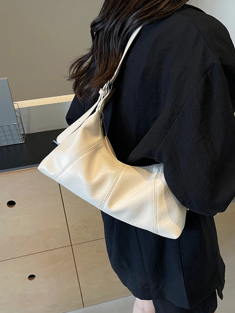 Fashionable Summer Women's Crossbody Bag Underarm Bag Stylish Trendy Handbag Soft Handle Medium Hardness Zipper Closure Casual
Fashionable Summer Women's Crossbody Bag Underarm Bag Stylish Trendy Handbag Soft Handle Medium Hardness Zipper Closure Casual