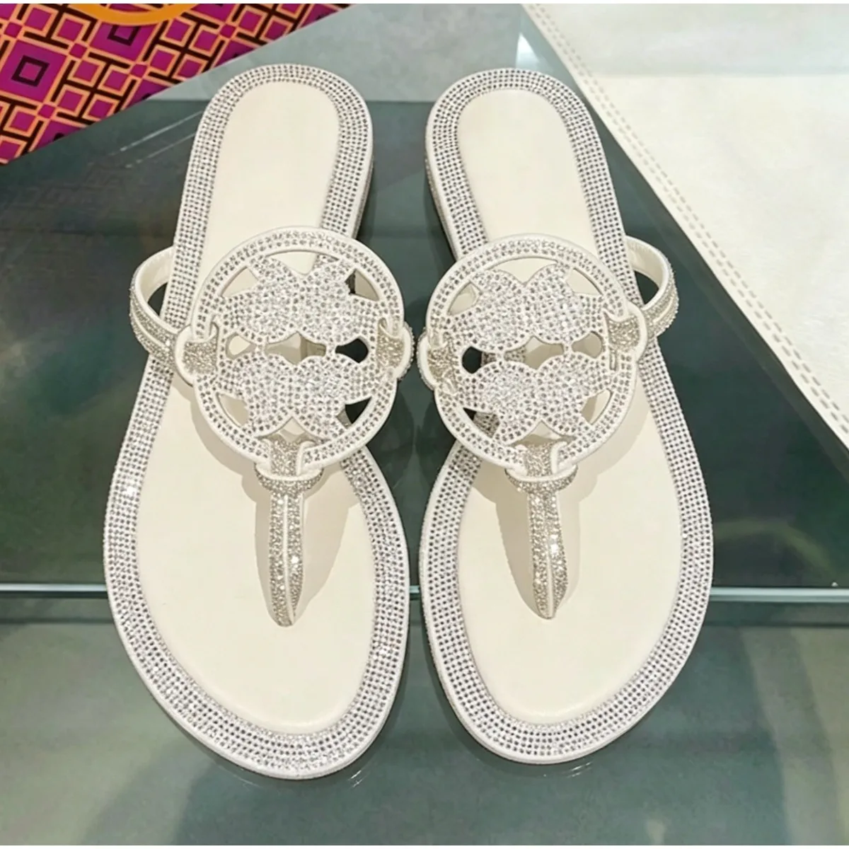 New Hot Luxury Brand Famous Designer Flat Sandals for Summer Wear Low-heeled Bohemian Beach Shoes Flip-flops Correct Version Slippers Ladies' Plus-size Flat Shoes 10A
New Hot Luxury Brand Famous Designer Flat Sandals for Summer Wear Low-heeled Bohemian Beach Shoes Flip-flops Correct Version Slippers Ladies' Plus-size Flat Shoes 10A