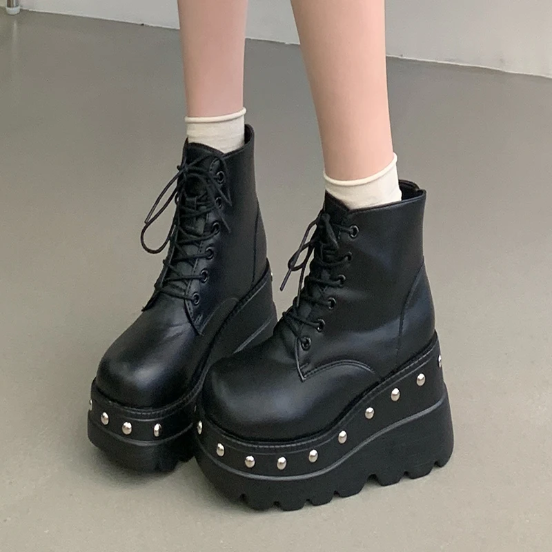 Ботильоны на платформе и танкетке 10 см, женские туфли с круглым носком и заклепками, осенняя женская обувь на высоком каблуке большого размера
Ботильоны на платформе и танкетке 10 см, женские туфли с круглым носком и заклепками, осенняя женская обувь на высоком каблуке большого размера