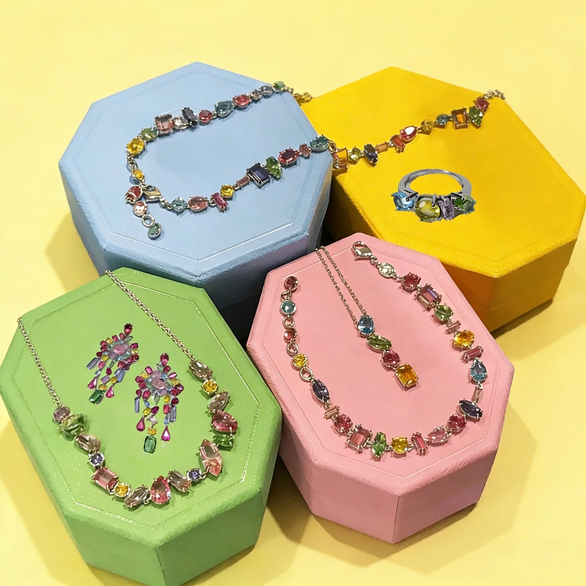 Original Colored Candy Crystal 2026 High Jewelry Set Luxury Brand Necklace Earrings Bracelet Ring for Women Wedding Gifts
Original Colored Candy Crystal 2026 High Jewelry Set Luxury Brand Necklace Earrings Bracelet Ring for Women Wedding Gifts