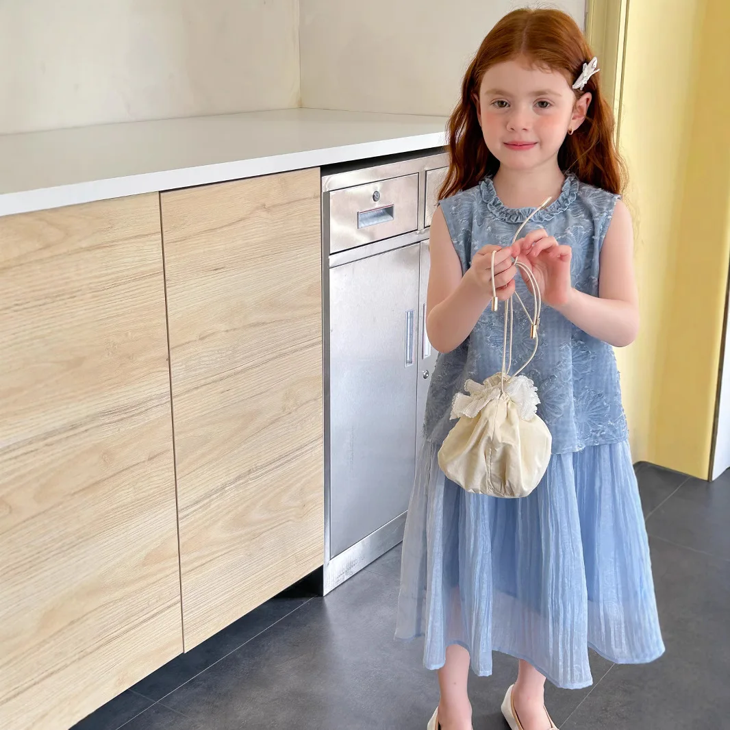 Children's 2025 French Retro Style Jacquard Splicing Fake Two Piece Dress for Girls' Summer New Sleeveless Long Dress
Children's 2025 French Retro Style Jacquard Splicing Fake Two Piece Dress for Girls' Summer New Sleeveless Long Dress