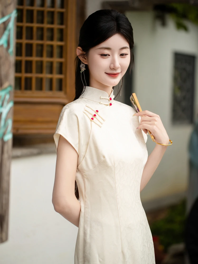 Ele New Chinese Sle Reformed Traditional Women's Simple Daily Wear High Slit Long Qipao ort Sve Floral
Ele New Chinese Sle Reformed Traditional Women's Simple Daily Wear High Slit Long Qipao ort Sve Floral