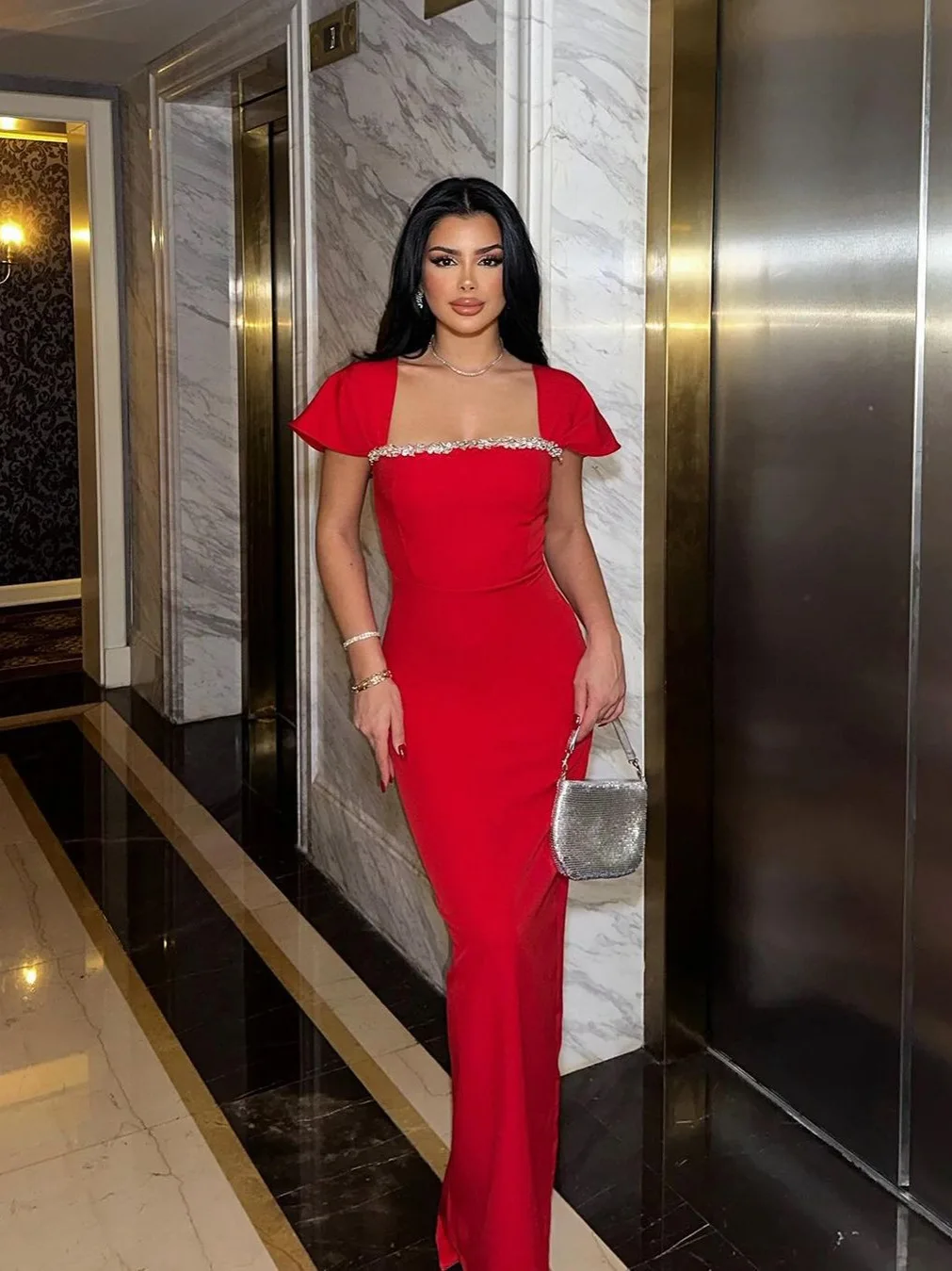 New Red Black Women Sexy Square Collar Shinning Crystal Bodycon Bandage Long Dress Fashion Elegant Evening Party Celebrate Wear
New Red Black Women Sexy Square Collar Shinning Crystal Bodycon Bandage Long Dress Fashion Elegant Evening Party Celebrate Wear