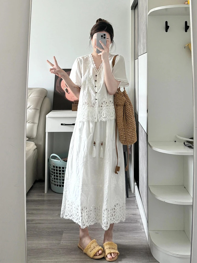 Unique Beautiful Early Summer New Style Women's Fashion Set White Embroidered Shirt Half Skirt Set Comfortable Mid-Length V-Neck
Unique Beautiful Early Summer New Style Women's Fashion Set White Embroidered Shirt Half Skirt Set Comfortable Mid-Length V-Neck