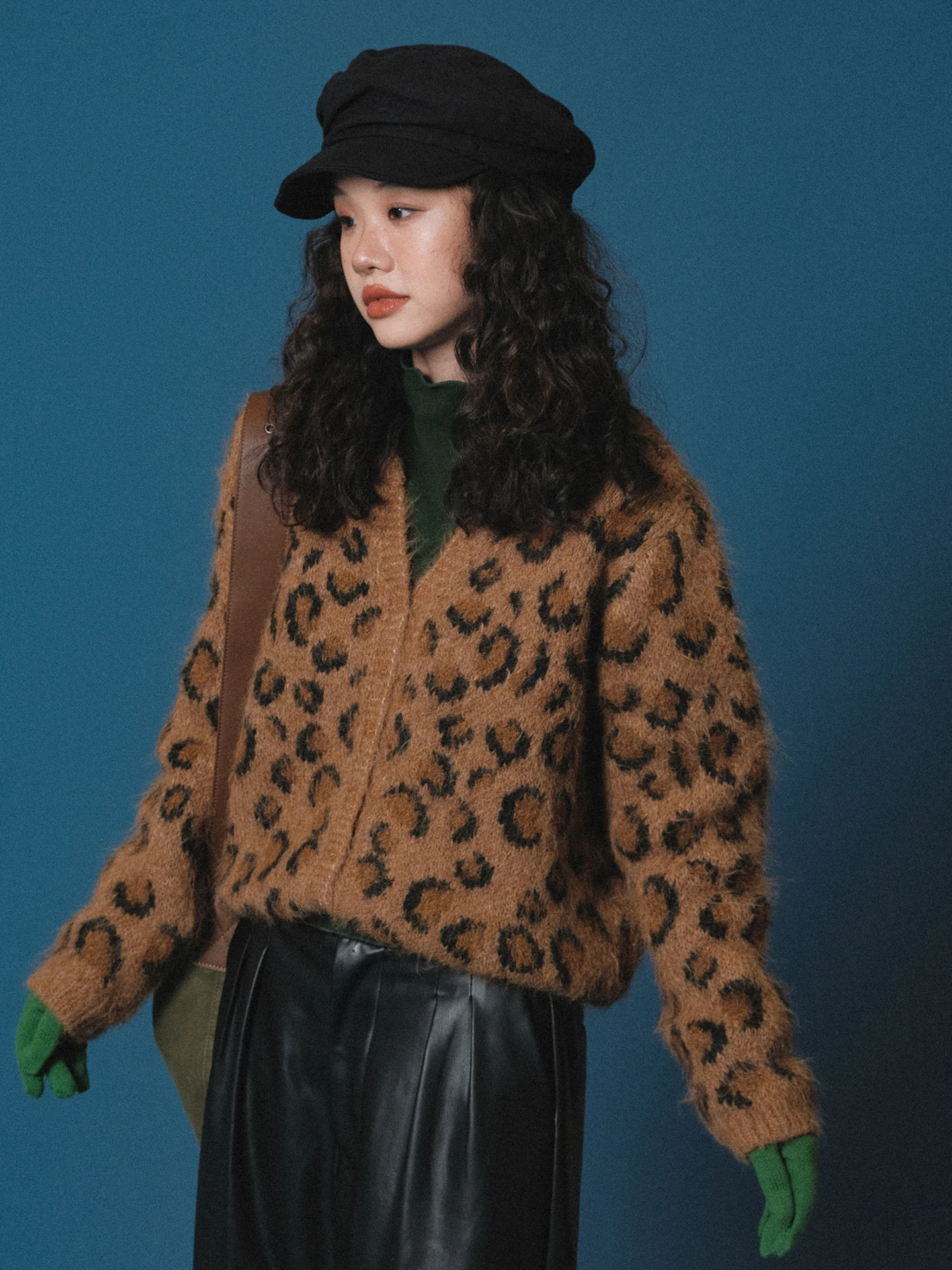 IVY YANG вязаный кардиган с леопардовым принтом, женский свободный крой V-Ne Long Sve, теплый свитер на пуговицах Fce Sensation для осени...
IVY YANG вязаный кардиган с леопардовым принтом, женский свободный крой V-Ne Long Sve, теплый свитер на пуговицах Fce Sensation для осени...