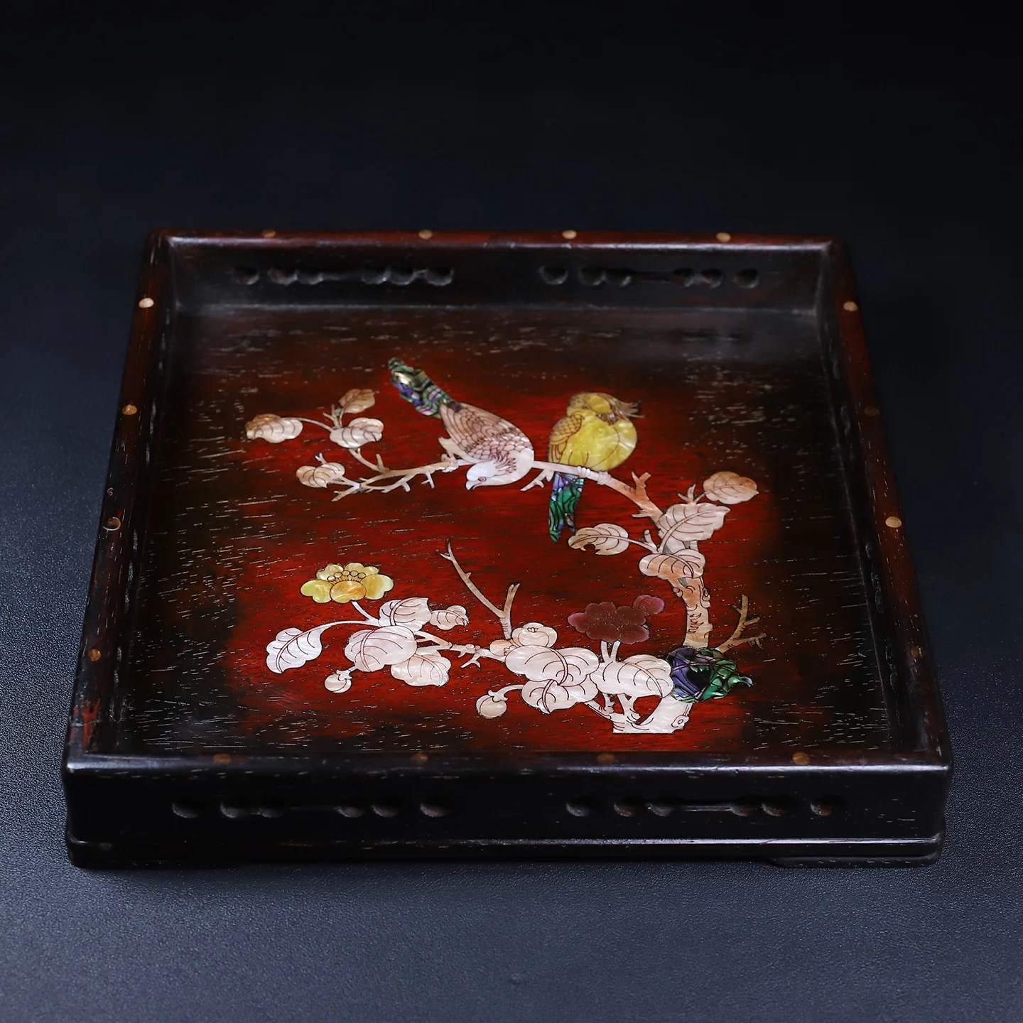 Mahogany Tray With Inlaid Shell Flower And Bird Pattern, Length 27.5Cm
Mahogany Tray With Inlaid Shell Flower And Bird Pattern, Length 27.5Cm