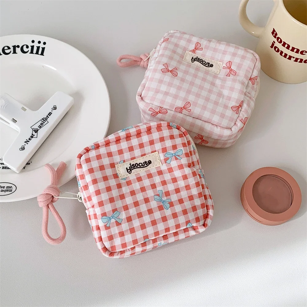 Korean Version Zipper Pouch for Women Organizing Lipstick Cosmetic Storage Bag Mini Square Makeup Bag Simple Bow Decorative
Korean Version Zipper Pouch for Women Organizing Lipstick Cosmetic Storage Bag Mini Square Makeup Bag Simple Bow Decorative